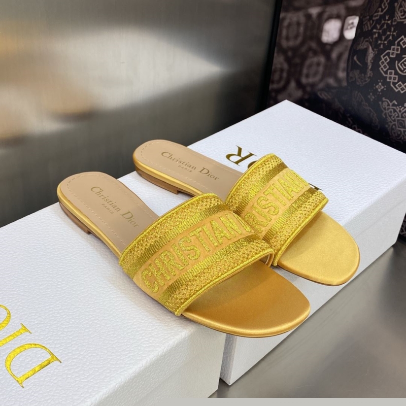 ch**an D*or slippers